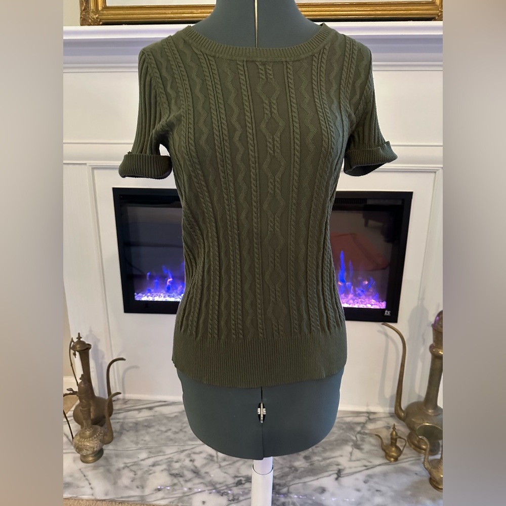 Carolyn Taylor Olive Green Short-Sleeve Ribbed Sweater - Size M